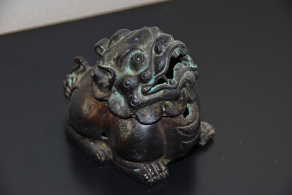変な物コレクション：中国 北京・狛犬のお香の入れ物 - まろの逃避行 