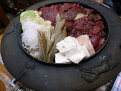 桜肉の肉なべ（一人前1,100円）