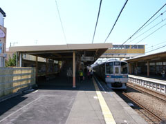 小田急線 本鵠沼駅のホーム