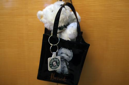 westieinHarrodsbag1.jpg