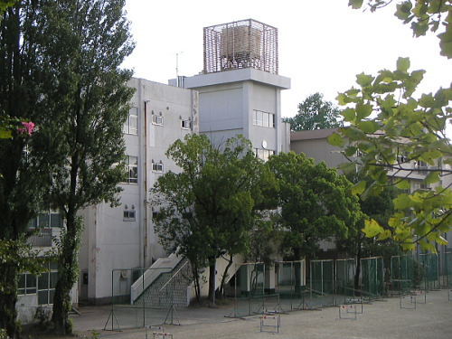 2011年の大谷口中学校校舎