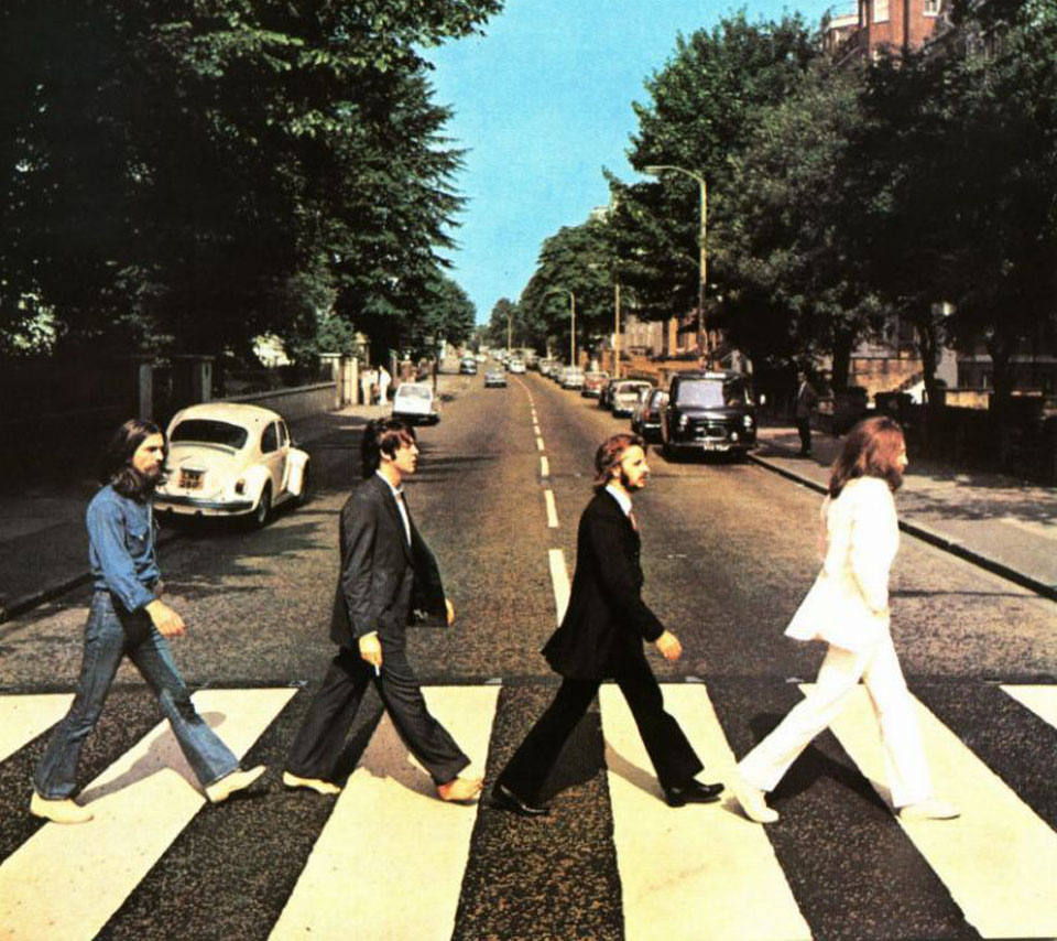 The Beatlesの有名な写真を壁紙サイズにリサイズしてみました