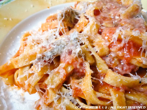 プレーゴ　イタリア産ポルチーニ茸の手打ちパスタ・トマトソース　大盛