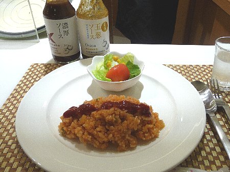 高知県ケンショー自慢のトマトケチャップで作ったチキンライス