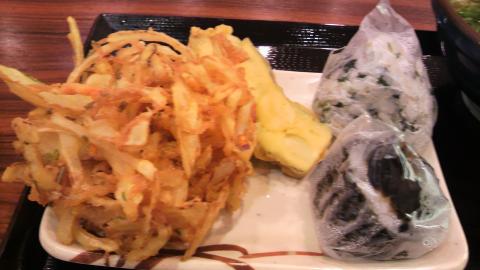 野菜のかき揚げ＆ナスの天ぷら。