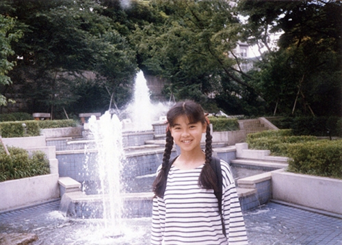 はしのえみさんの「私の一枚」…鹿児島から上京して半年。ホームシックになりかけていた16歳の頃、六本木の公園で撮った写真