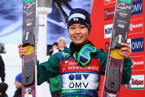 スキー 高梨沙羅が女子個人第１４戦で今季８勝目をマーク ジャンプ競技で日本人初のｗ杯総合優勝を決める なでしこスポーツ動画2ch 浅田真央と女性アスリートの応援ブログ