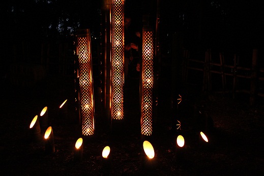 細かな竹細工の灯篭