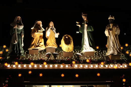 ヒュッテを飾る「キリスト誕生」