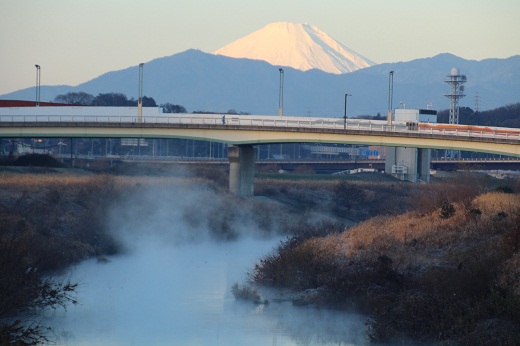 鶴見川の川霧と富士山２