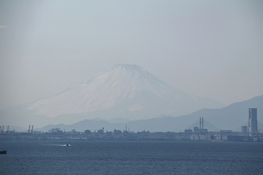 「海ほたる」からの富士山