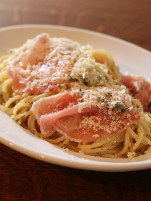 Spaghetti con Prosciutto e Parmigiano 生ハムとパルミジャーノチーズのパスタ