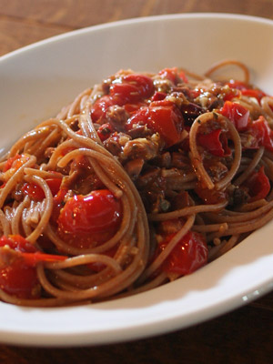Spaghetti di Farro alla Puttanesca　スペルト小麦スパゲッティのプッタネスカ