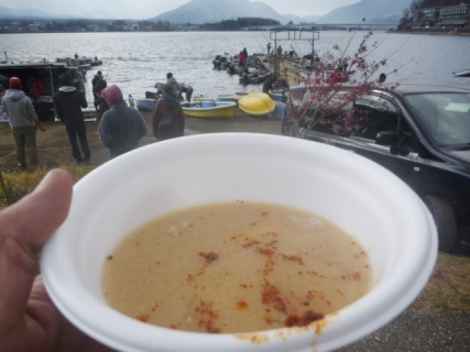 20131208-16-湖波CUP豚汁サービス2.JPG