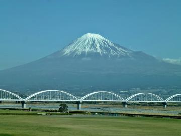 20130321_静岡県富士市_新幹線からの富士山01r