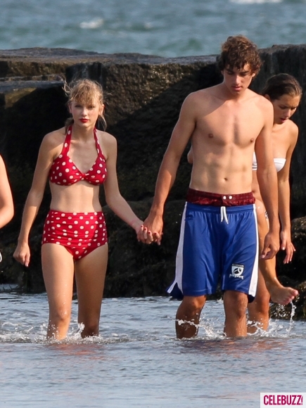 Taylor-Swift-Bikinis-with-Boyfriend-Conor-Kennedy-8-435x580.jpg