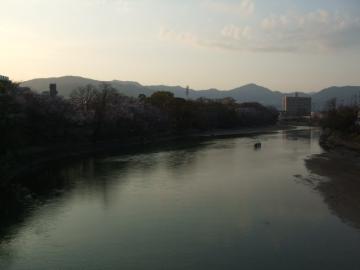 牛田大橋より京橋川を北に望む