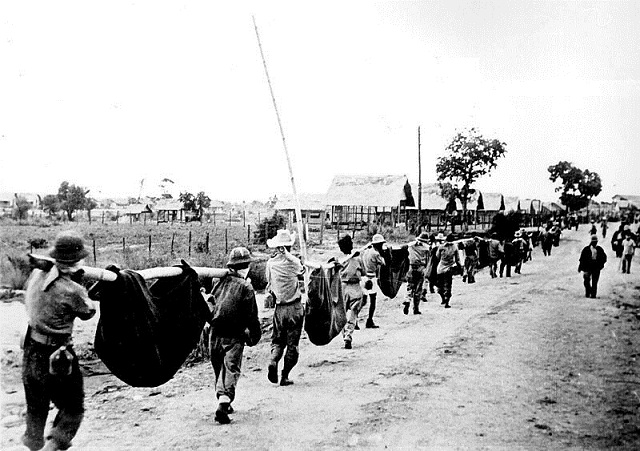 日本軍は、いわゆる「バターン死の行進」で亡くなった米軍捕虜を丁寧に埋葬した。