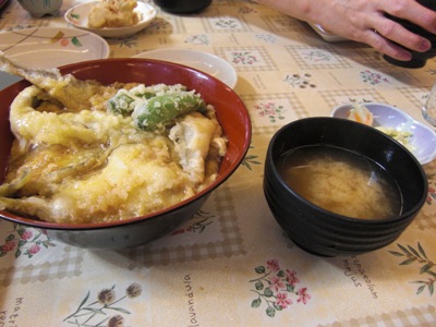 カマスと太刀魚の天ぷら卵とじ丼